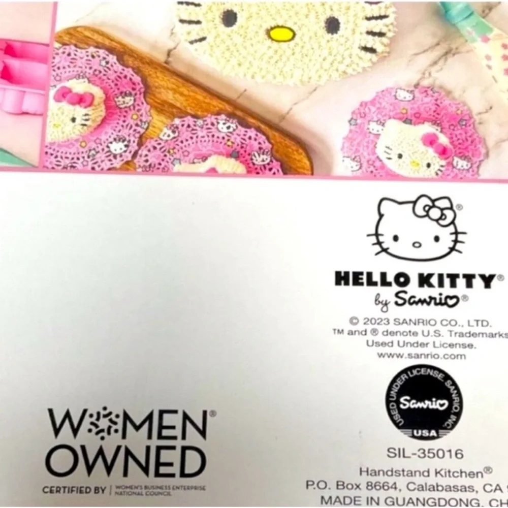 Hello Kitty Sanrio Deluxe Cake and Cupcake Real Baking Set, NEW in box, 23 pcs
